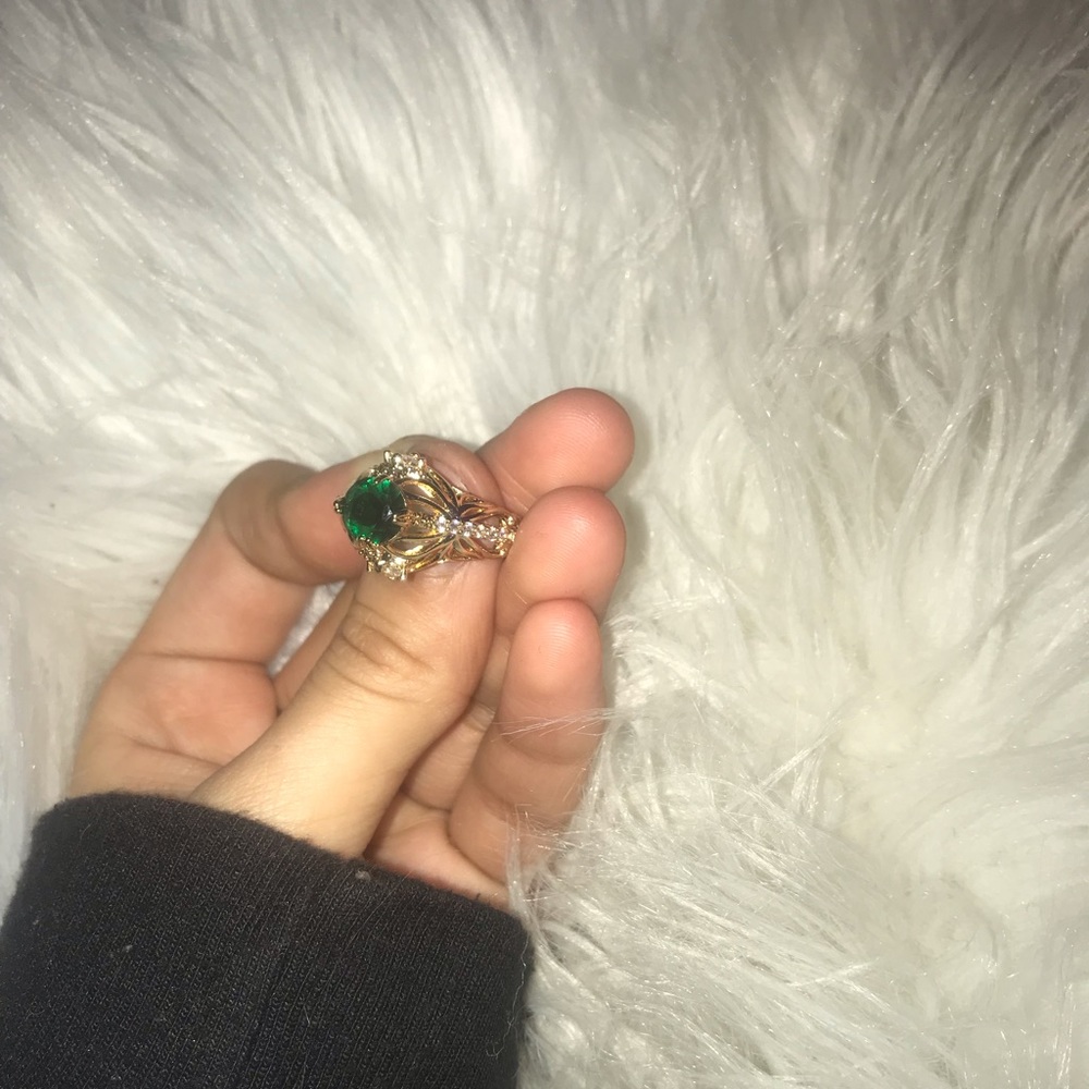 Unworn Faux Emerald ring!